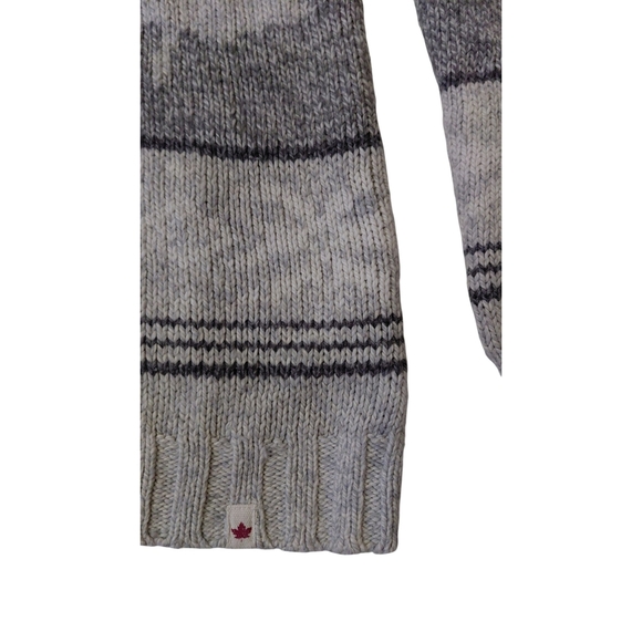 Cozy Gray Leaf Pattern Canada Cardigan - Picture 5 of 9